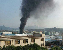 浙江化工厂因电焊点燃甲醇发生爆炸 黑烟窜百米